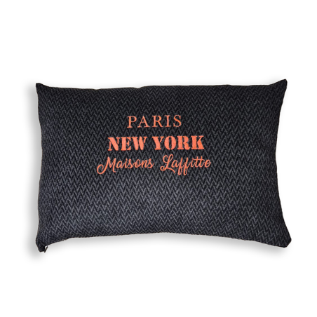 Coussin noir "PARIS, NEW YORK, MAISONS-LAFFITTE"